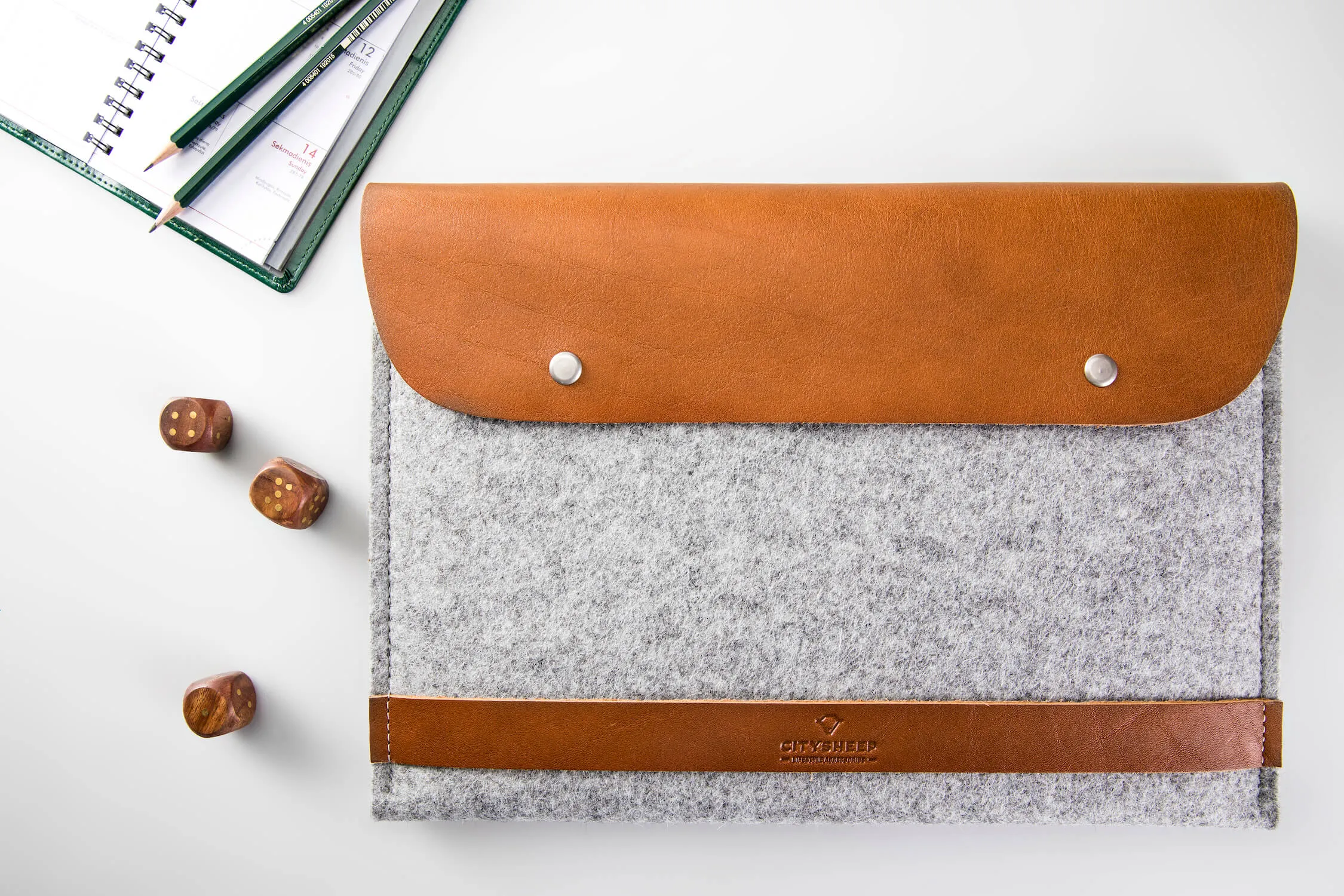 Leather MacBook Case CARRY MORE/ Vegetable tanned/