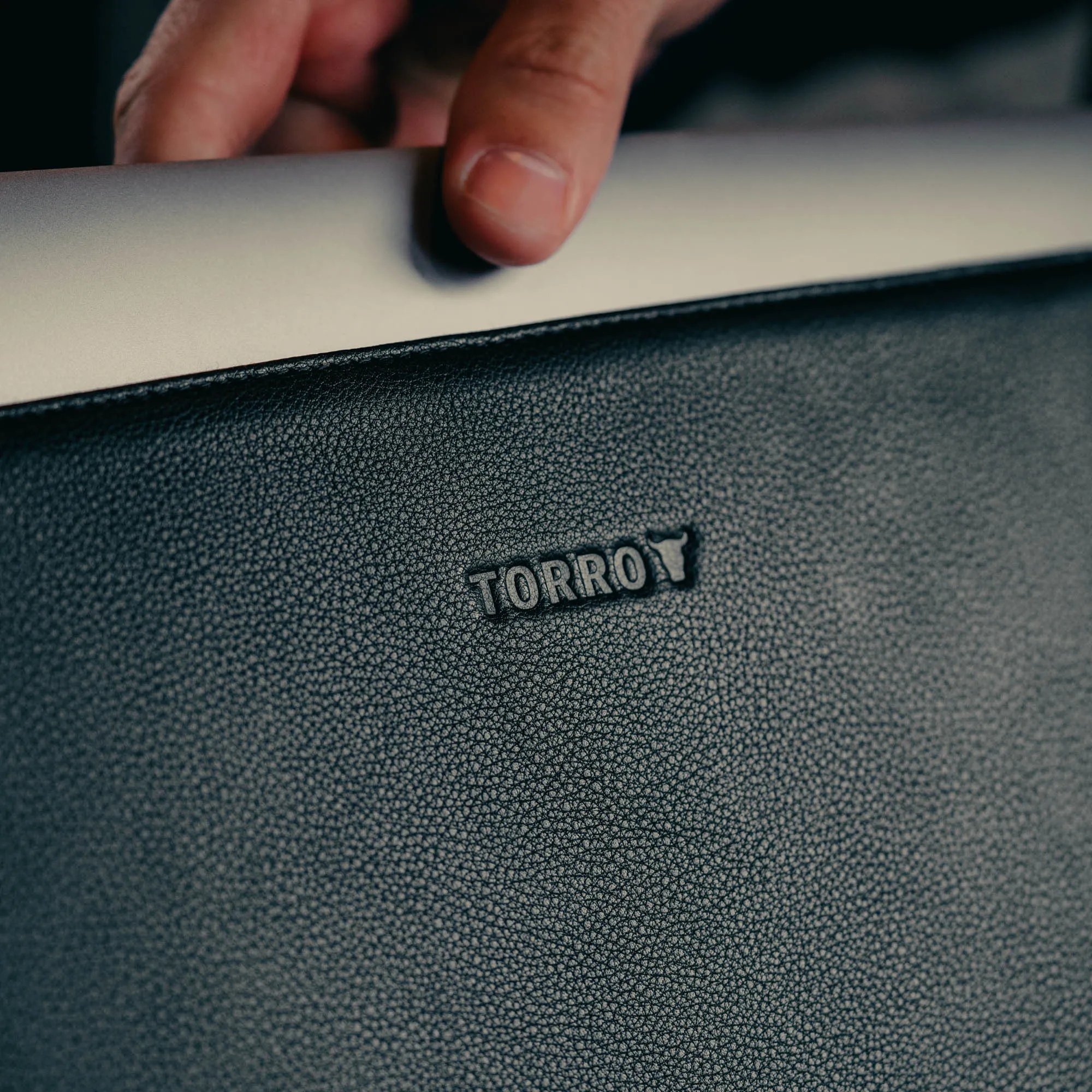 Leather MacBook Pro / MacBook Air Sleeve Case (for 13" & 14")