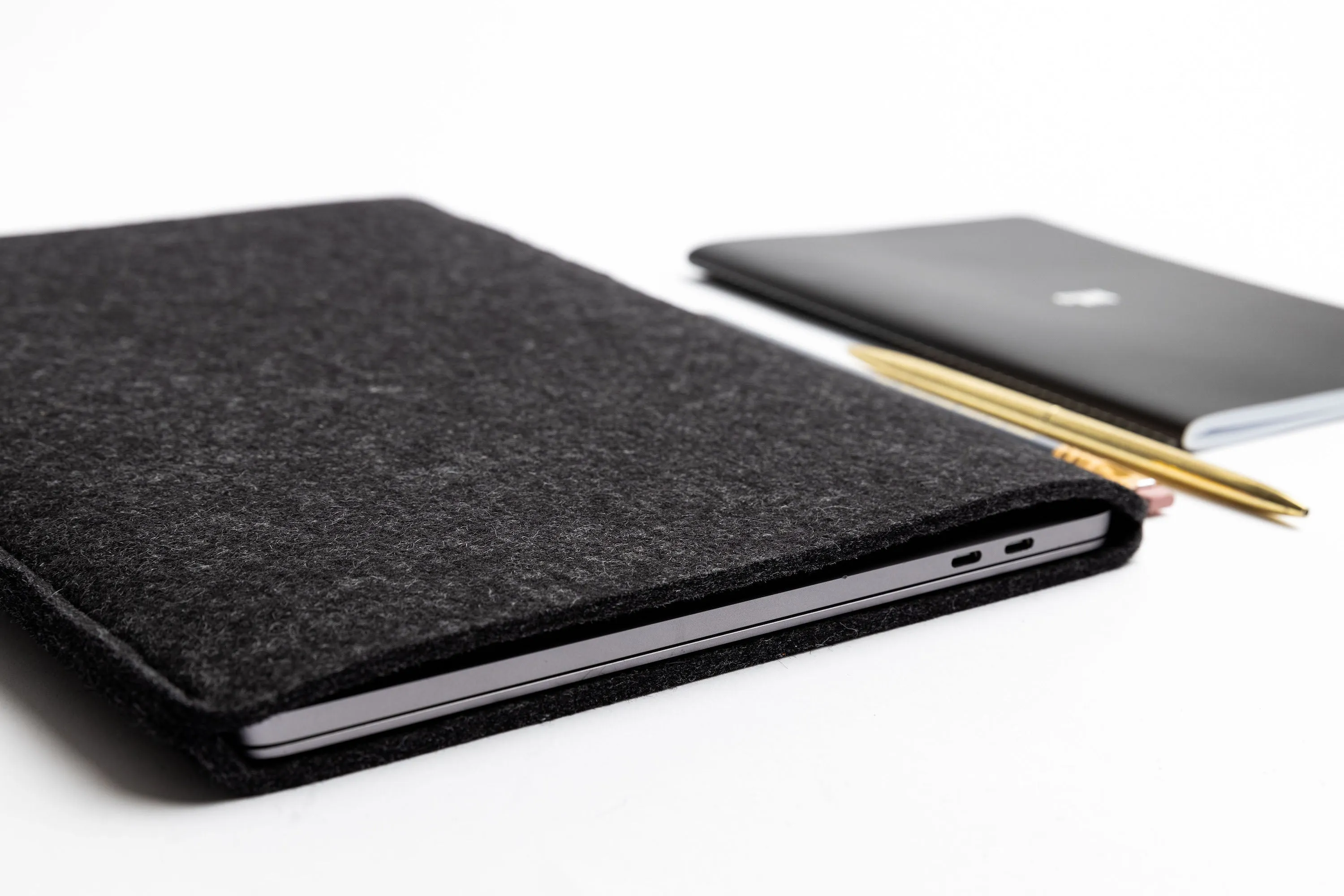 MacBook Laptop Sleeve COMFY/ Dark grey felt & Brown leather/