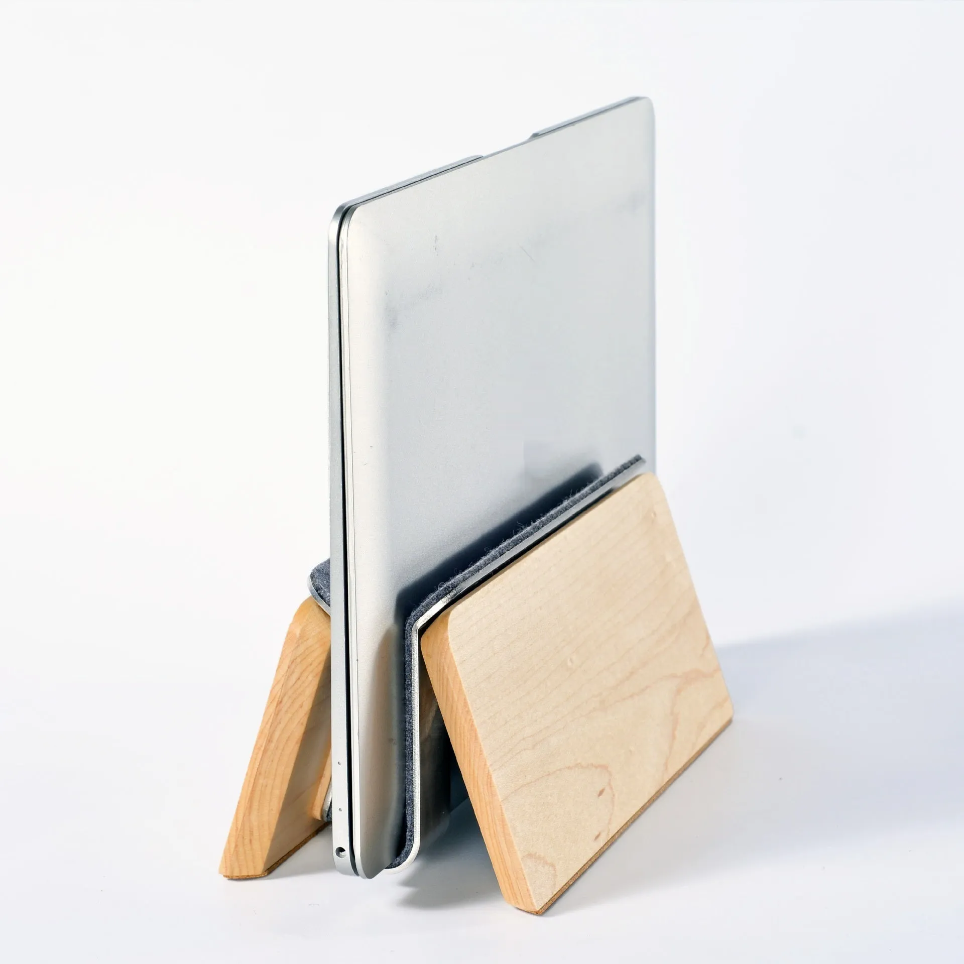 Minimalist Vertical Laptop Storage