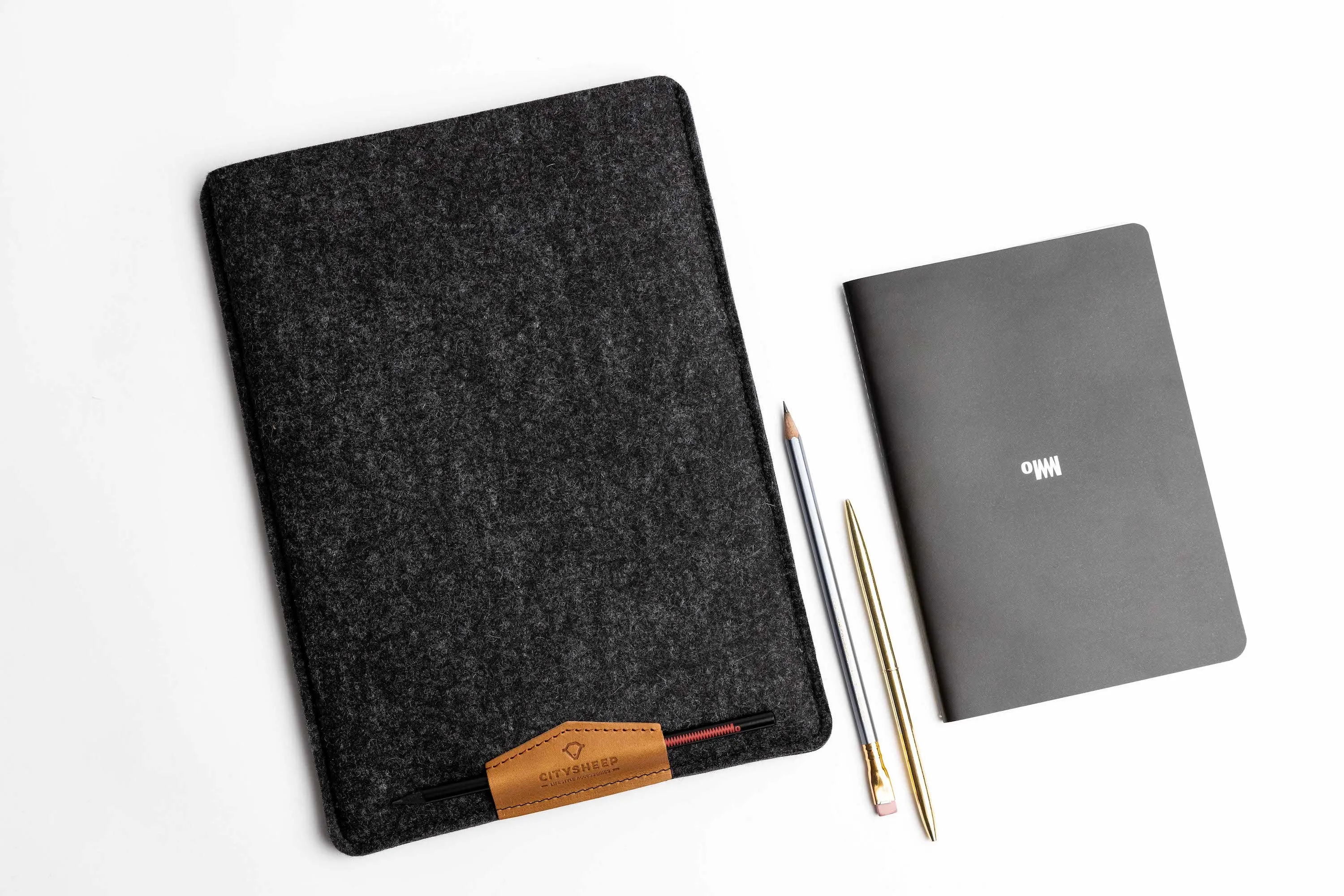 Protective MacBook Laptop Sleeve/ Dark grey felt & Vegetable tanned leather/