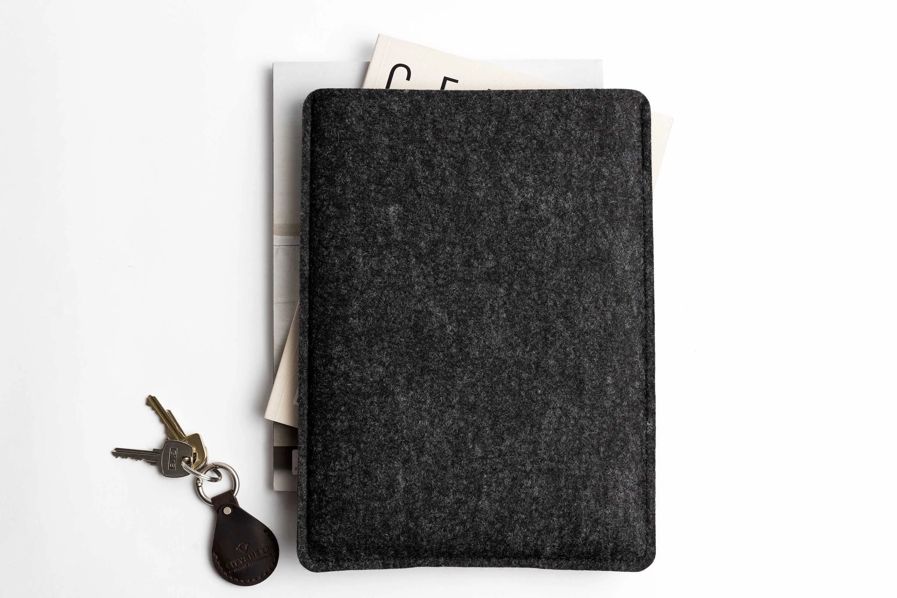 Protective MacBook Laptop Sleeve/ Dark grey felt & Vegetable tanned leather/