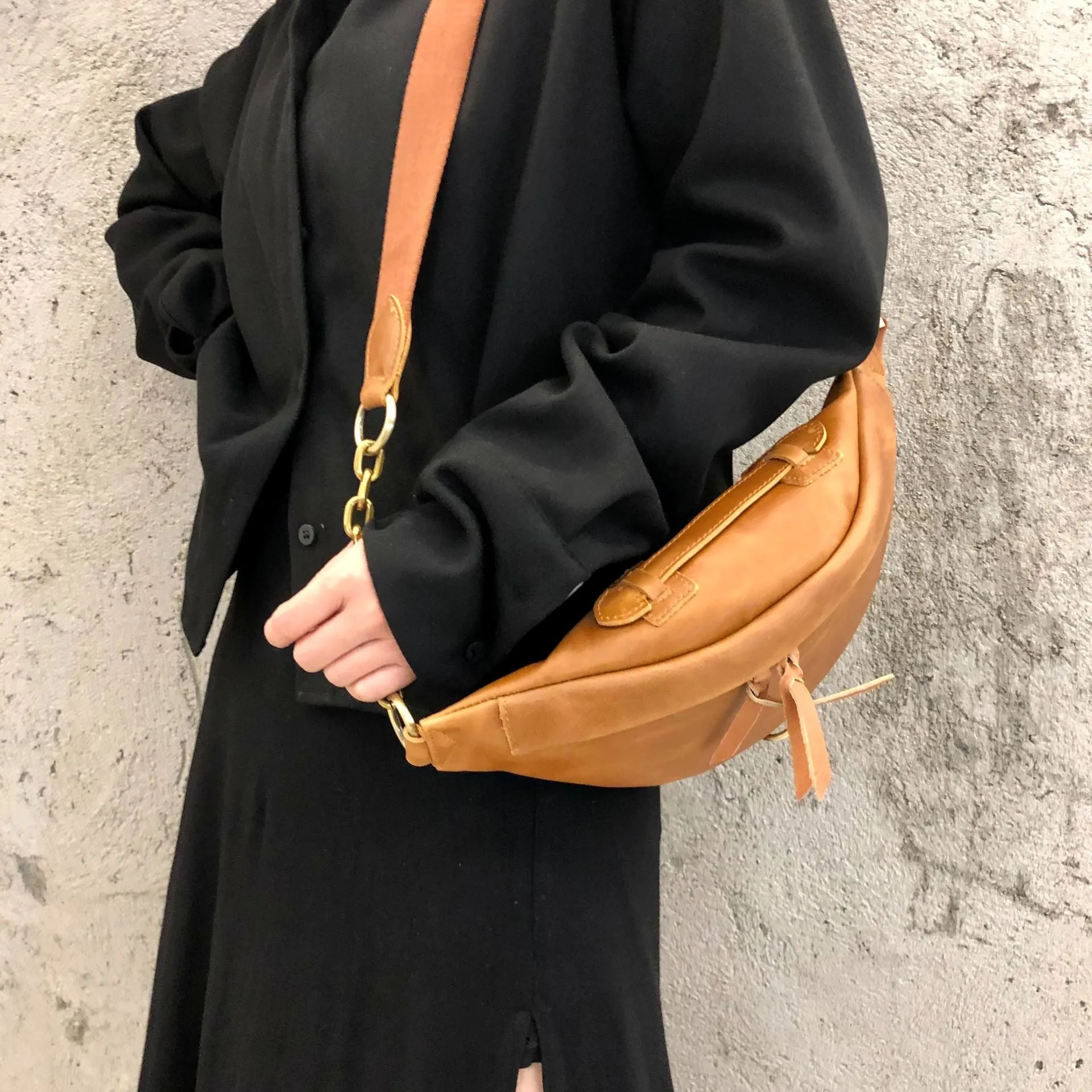 Stylish Ladies Leather Crossbody Sling Bag Chain Chest Bag For Women