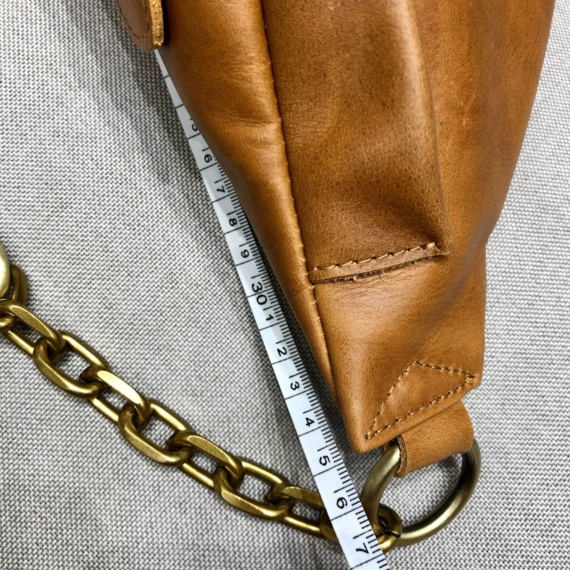 Stylish Ladies Leather Crossbody Sling Bag Chain Chest Bag For Women