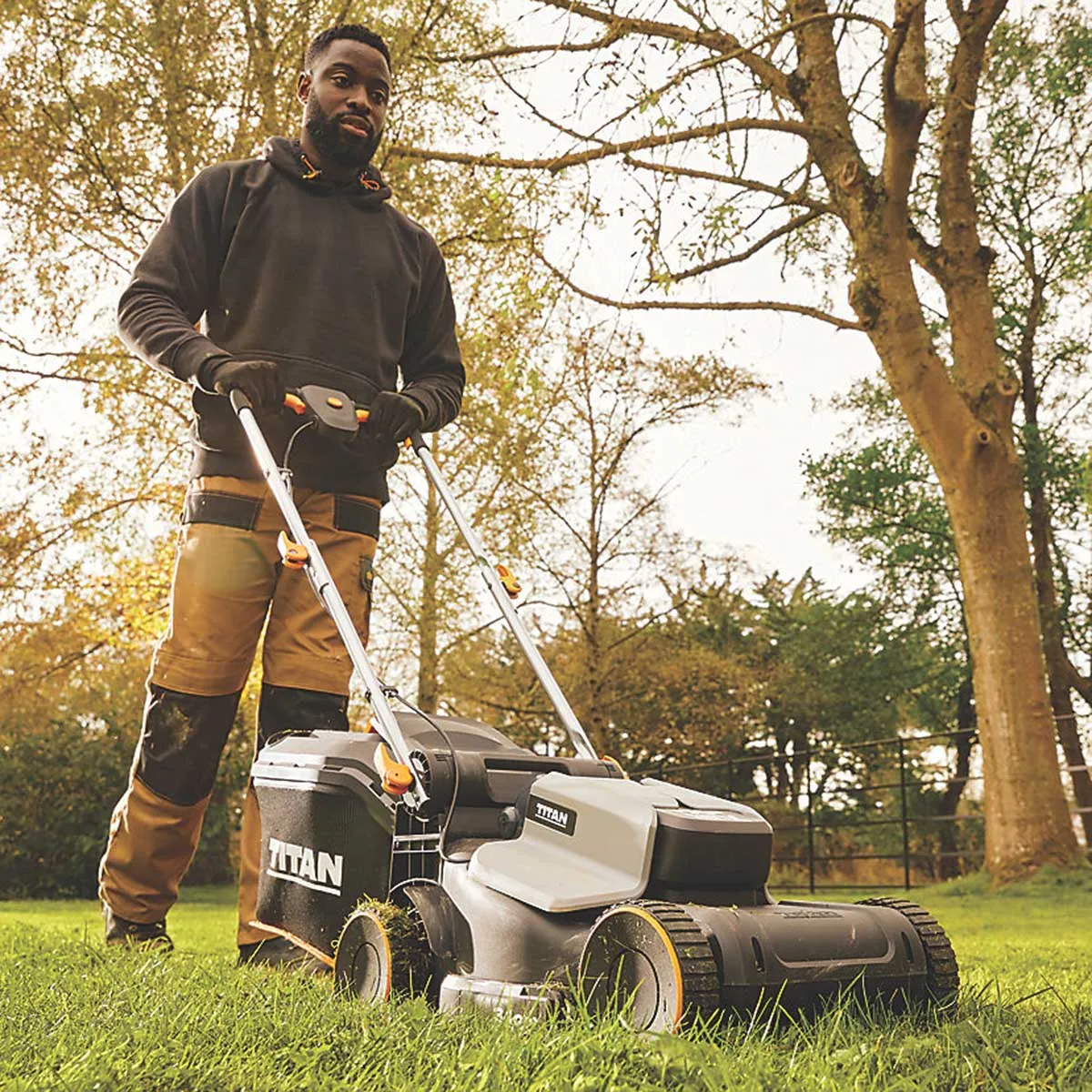 Titan Rotary Lawnmower TTI836LWM Cordless Hand-Propelled 34cm 18V Body Only